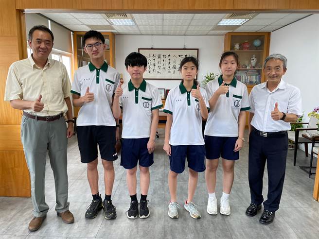 国中会考公布成绩，竹南君毅高中国中部有4名学生获得5A10＋成绩。（君毅高中提供／谢明俊苗栗传真）