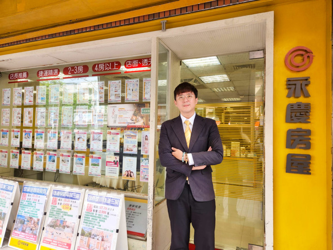 一位屋主首次卖房就遇黑心仲介坑骗150万元，幸好在永庆房屋经纪人陈家骏的帮助下圆满成交，也挽回房价。(图/永庆房屋提供)