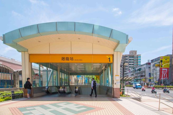 永庆房屋统计捷运新庄线通车10年期间，新庄房价上涨幅度均有3成！捷运末端的迴龙、丹凤、辅大三站，涨幅更在39%以上！(图/永庆房屋提供)