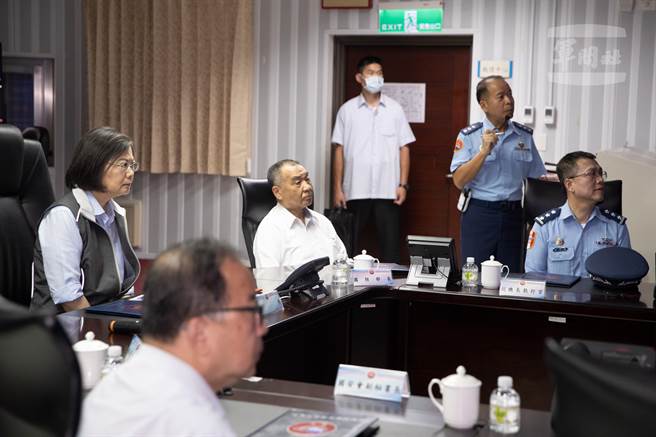 端午佳节将至，蔡英文勖勉南部地区部队，总统表示，国军是国家安全的守护者，政府会做国军坚实的后盾。（总统府提供）