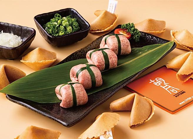 胡同烧肉端午节推出「爆浆牛舌粽」，加码祭出『端午粽粽有赏』活动抽澳洲和牛。（图／胡同烧肉提供）