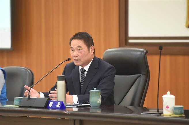 苗栗县长锺东锦9日傍晚紧急通令县府团府于6月10日上午8时起水灾灾害应变中心三级开设。（苗栗县政府提供／谢明俊苗栗传真）