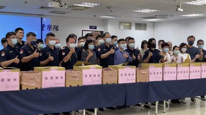 北市捷警队9日提前庆祝警察节，慰免同仁辛劳。（警方提供）