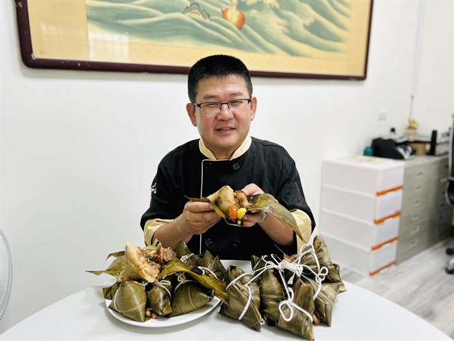 今年阿隆师的「庄脚肉粽」也限量推出「月桃叶版本」，上架不久便被抢购一空。（柯宗纬翻摄）