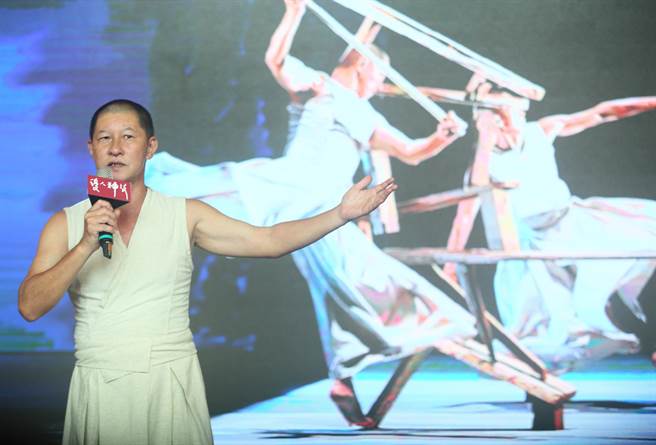 優人神鼓成軍35年，2023年推出經典作品《墨具五色》2.0，藝術總監黃誌群（如圖）說明創作理念。（張鎧乙攝）