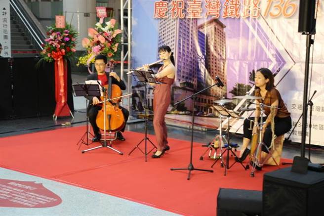 台铁板桥站今举行铁路节庆祝活动。（台铁板桥站提供）