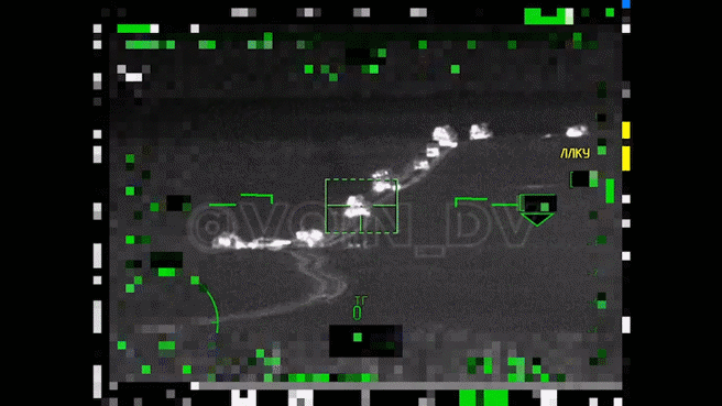 俄方释出了一段KA-52攻击直升机使用「旋风」（9k112 Vikhr）反坦克飞弹攻击战甲车的画面。（画面撷取自俄国防部）