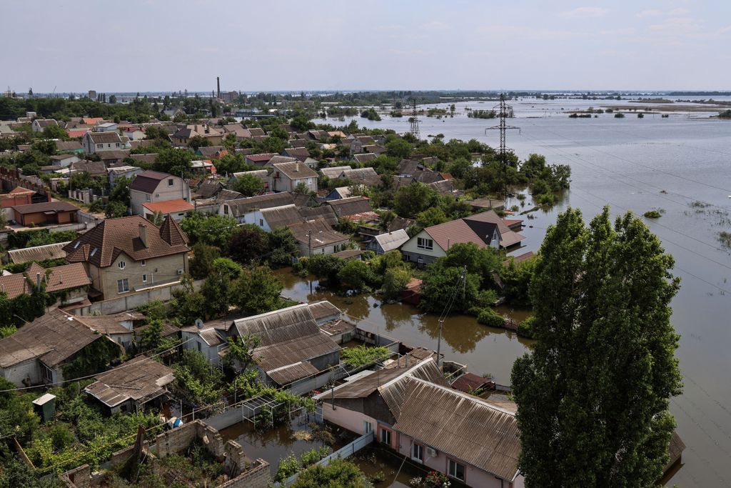 乌克兰南部赫松州新卡科夫卡（Nova Kakhovka）大坝6日被炸毁，引发洪水淹没大片土地，到9日仍有许多房屋泡在水里。（图／路透）(photo:ChinaTimes)