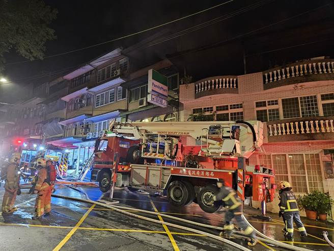 新店侨信路民宅凌晨传出火警。（民眾提供）