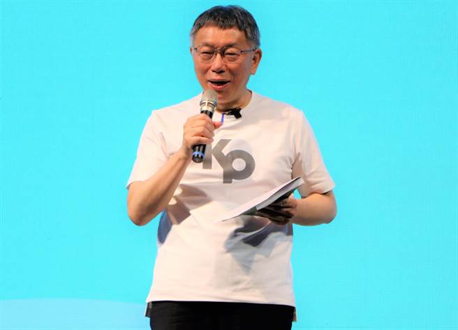 确定投入2024总统大选的民眾党主席柯文哲，10日南下屏东出席前玛家乡长梁明辉的《台湾原住民学生的美丽与哀愁》新书发表会。（谢佳潾摄）