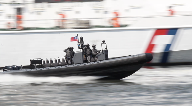 突击快艇。(海巡署提供)