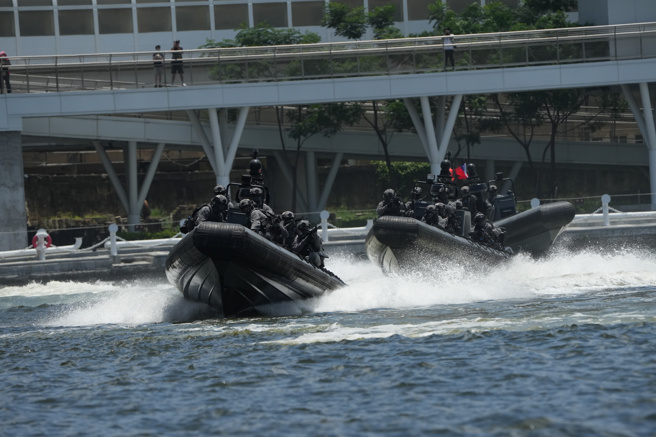 特勤快艇航行赶赴救援。(海巡署提供)