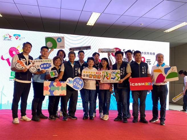 台中市市民限定境内定期票预购期间购买，首月只要199元，平均1天不到7元就能公共运输搭到饱。（张亦惠摄）