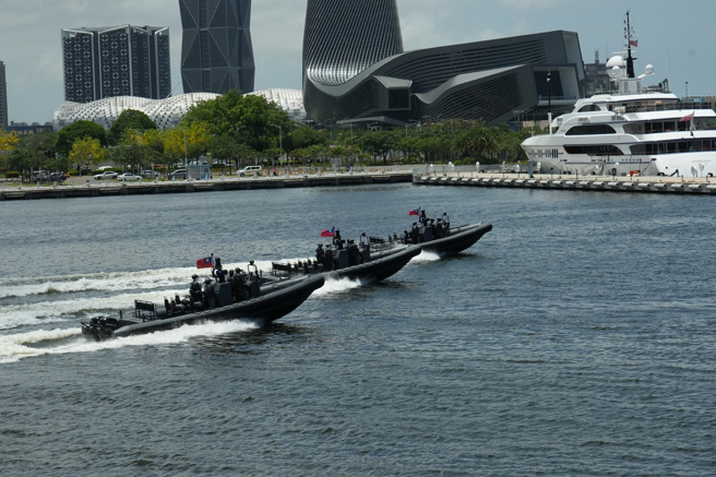 特勤快艇航行赶赴救援。(海巡署提供)