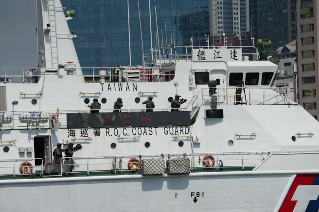 特勤队执行攻坚行动。(海巡署提供)