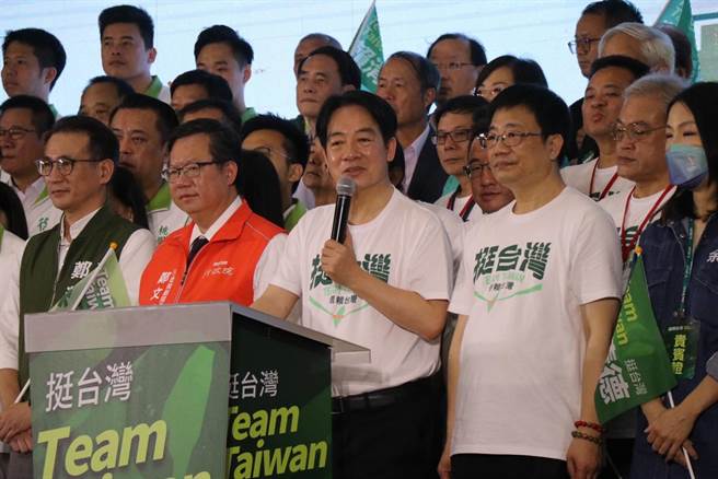 民进党主席暨总统参选人赖清德（前排中）10日上午出席桃园市信赖台湾之友会成立大会时，针对新北私立幼儿园喂药案发表看法。（蔡明亘摄）