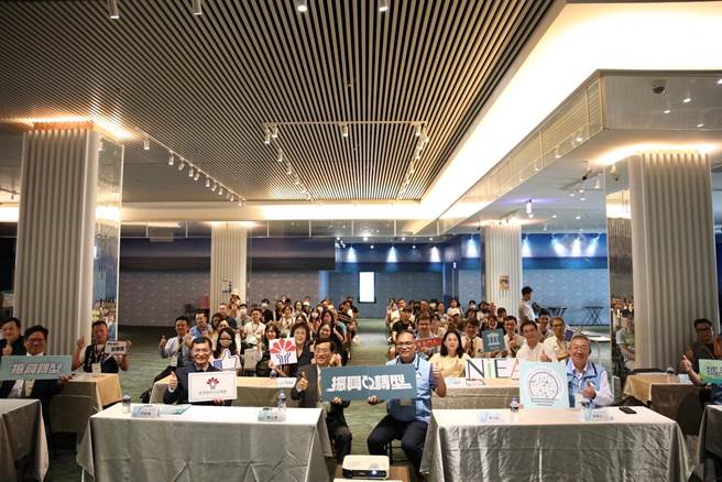 经济部跨海至金门办理「产业及中小企业转型发展说明会」，吸引逾百位中小企业代表参加。(图／金门县政府提供)