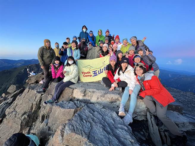 玉山国家公园管理处预计于暑期办理3天2夜「2023年国家公园Youth Camp玉山行」，带领青少年攀登玉山，期盼促进青少年亲近山林进而保护山林，并在过程了解团队合作。（玉管处提供／潘虹恩南投传真）