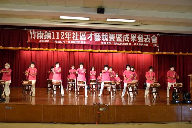 竹南镇社区才艺竞赛成果发表会10日上午登场。（谢明俊摄）