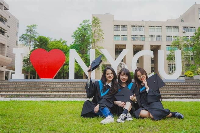 阳明交大10日举办毕业典礼，欢送6186名毕业生。（阳明交大提供／陈育贤新竹传真）