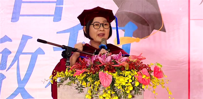 景文科大校长于第在致词时提到，现在已进入AI时代，希望同学们踏入社会后，要用跑的才不会落后于别人。(景文科大提供)