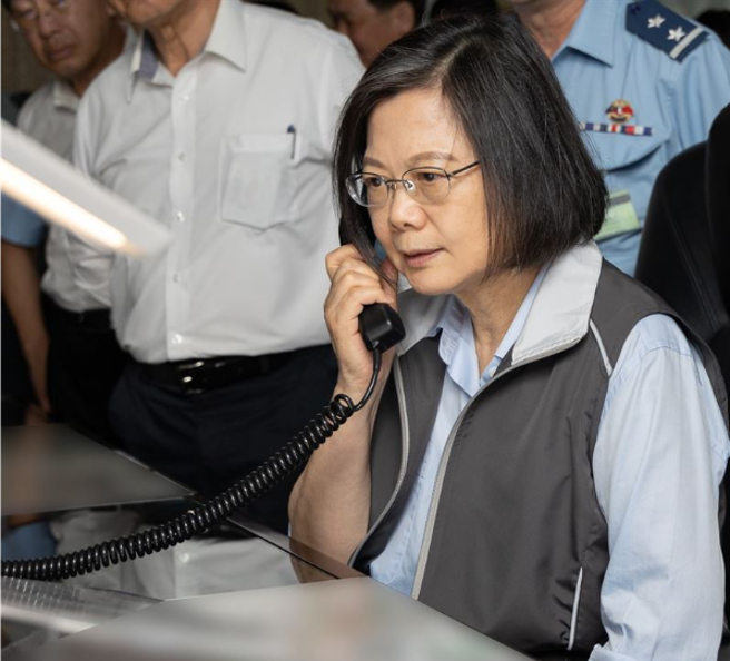 代号「VIP」！蔡英文罕见与侦巡女飞官战备通话，要求加强监控。(青年日报提供)