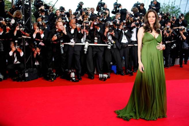 安洁莉娜裘莉出席坎城影展。（路透社）