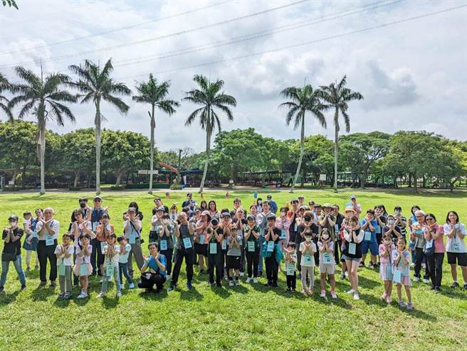 桃园家扶中心10日在新屋区九斗休閒农场办理112年相见欢活动。（桃园家扶中心提供／蔡明亘桃园传真）