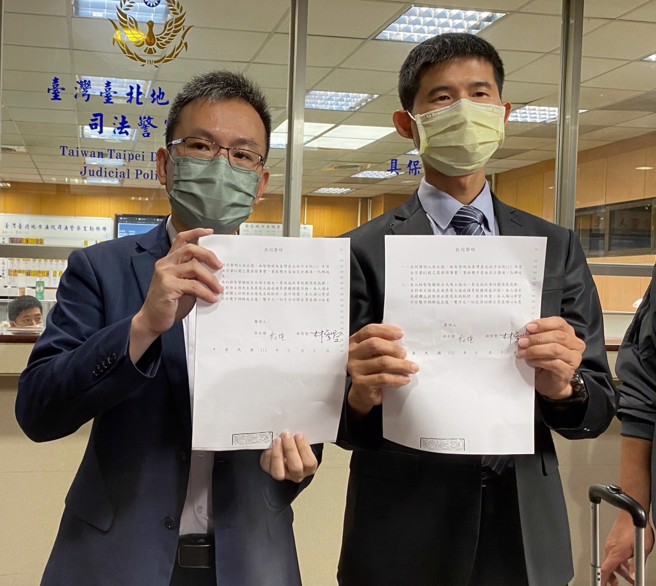 律师们共同发表声明。（林伟信摄）