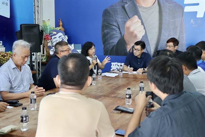 立委江启臣10日邀集中部旅宿业者代表、观光局及台中市政府观旅局座谈，盼藉由公私协力，全力推动大台中观光产业发展。（江启臣办公室提供／张亦惠台中传真）