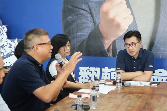 立委江启臣10日邀集中部旅宿业者代表、观光局及台中市政府观旅局座谈，盼藉由公私协力，全力推动大台中观光产业发展。（江启臣办公室提供／张亦惠台中传真）