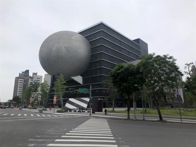 北艺因施工厂商倒闭致工期延长，北市府将要付2.3亿监造服务费，却被多位议员质疑程序侵害议会预算审查权。（张芷瑜摄）