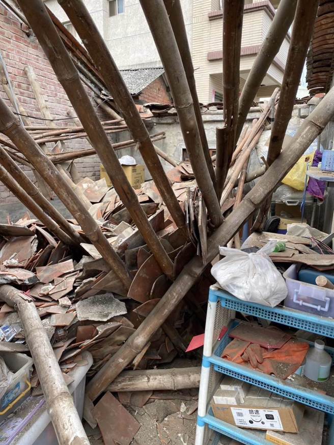 台南市发生3级地震，麻豆区1处民宅卧房倒塌，幸好屋主不在家，无人受伤，屋主近日将暂时依亲居住。（读者提供／程炳璋台南传真）