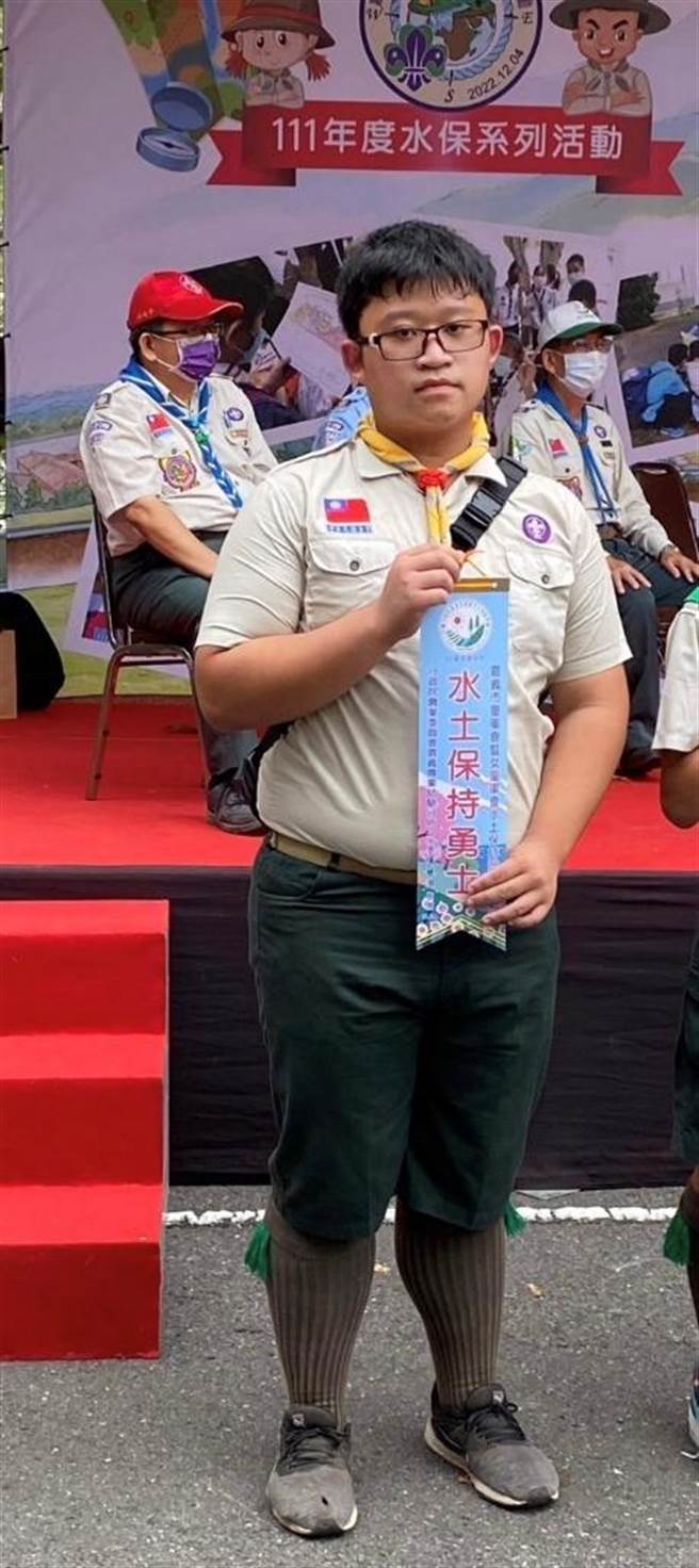 北园国中学生潘金圣是新住民二代，虽然模拟考从未考过A，能在会考英语科得到A＋＋，校方表示是源自于他的努力。（嘉义市政府提供／吕妍庭嘉义传真）