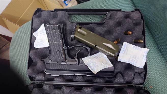 警方查获一把改造手枪及6颗子弹。（翻摄照片／林郁平台北传真）