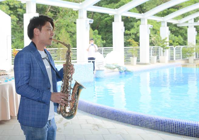 大地酒店邀请国内着名的「MIT米特萨克斯风团」，每周六带来两场演奏。（张铠乙摄）