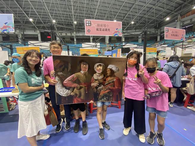 关庙国小「就是这道光」，打开孩子们欣赏艺术的视角。（曹婷婷摄）