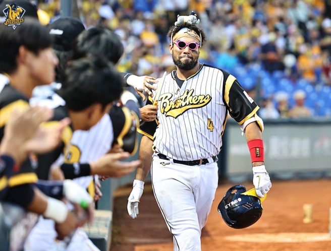 中信兄弟福来喜在5局下敲出阳春炮，助队先驰得点。（中信兄弟提供）