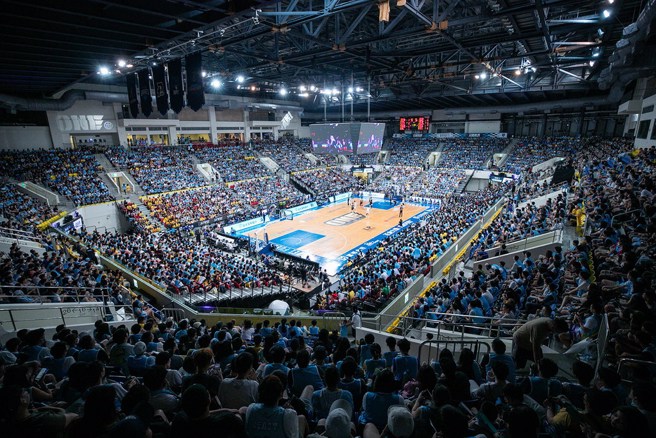 勇士决定惩处这名丢水瓶球迷下季不得进入主场观战。(PLG提供)