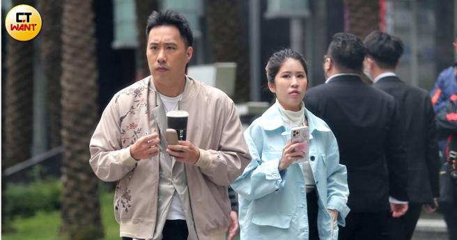 余祥铨与未婚妻柔柔被直击刚离开台北市内湖区电视台。（图／本刊摄影组）