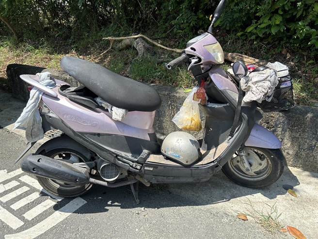 彰化18岁男骑车游小琉球，与8旬翁对撞，2人最后都抢救不治。（警方提供／谢佳潾屏东传真）