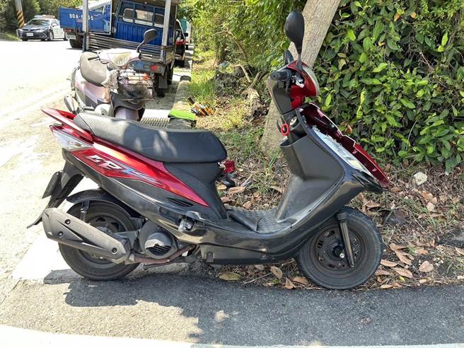 彰化18岁男骑车游小琉球，与8旬翁对撞，2人最后都抢救不治。（警方提供／谢佳潾屏东传真）