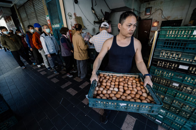 蛋荒後首降，6月14日起產地價、批發價均降3元。（圖／示意圖，記者郭吉銓攝影）