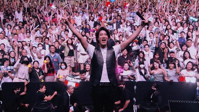 王力宏首次在泰国开唱，吸引7500名歌迷挤爆曼谷国际贸易展览中心(BITEC) 。（宽鱼国际提供）