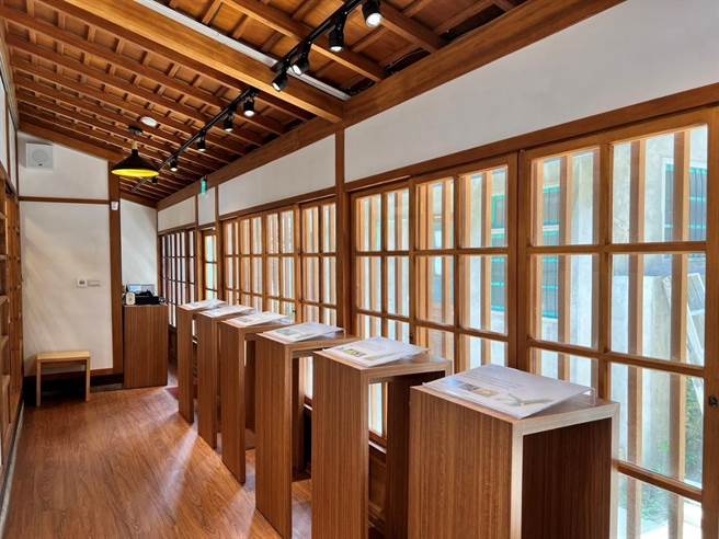 新竹市市定古蹟「新竹州警务部部长官舍」《本质展－饰物．春》、「下竹町」歷史建筑南大路警察宿舍《竹。日常》，竹艺双展即日起开展。（新竹市政府提供／陈育贤新竹传真）