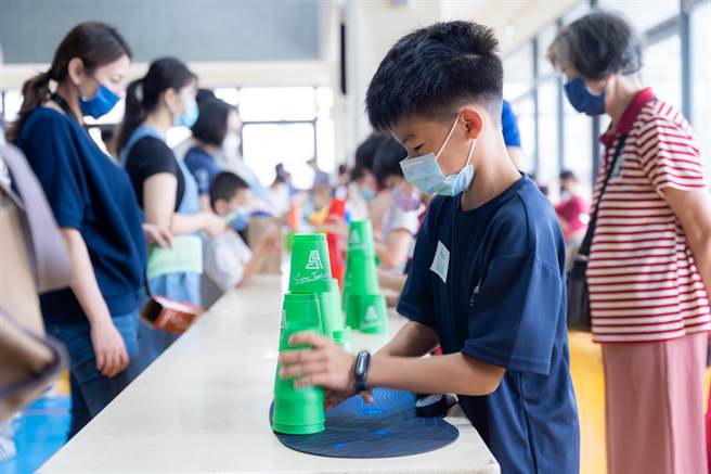 睽违2年，新竹巿112年市长杯竞技迭杯锦标赛11日在水源国小梦想城堡活动中心盛大回归，近160位选手同场竞技。（新竹市政府提供／陈育贤新竹传真）