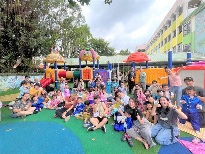台北市雨声国小附设幼儿园8日举办「跨文化野餐派对」。（雨声附幼提供）
