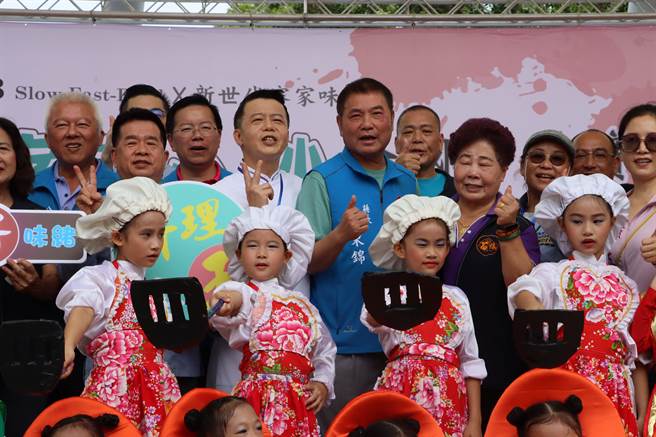 苗栗县长锺东锦等人到场为选手加油。（苗栗县政府提供／李京升苗栗传真）