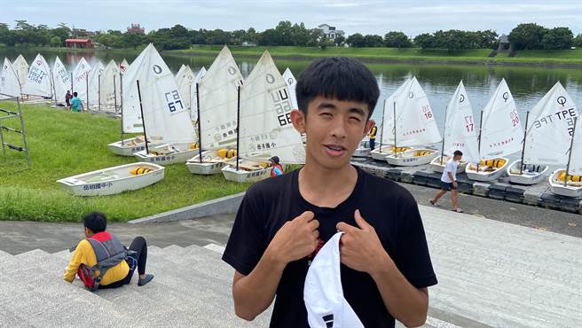 就讀羅東高中一年級的何兆恩說，有次在東京賽事中遇到彼此，還互相分享技巧，覺得非常難得。（吳佩蓉攝）