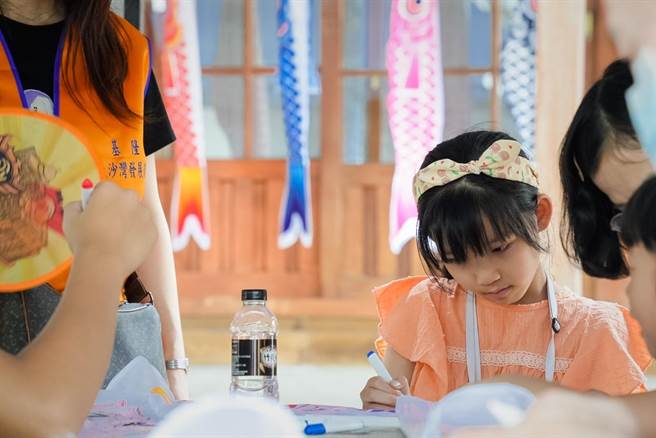 大沙湾经济文化发展促进会11日在沙湾歷史园区举办「鲤鱼旗文化祭」活动。（国民党基隆青工会提供／张志康基隆传真）